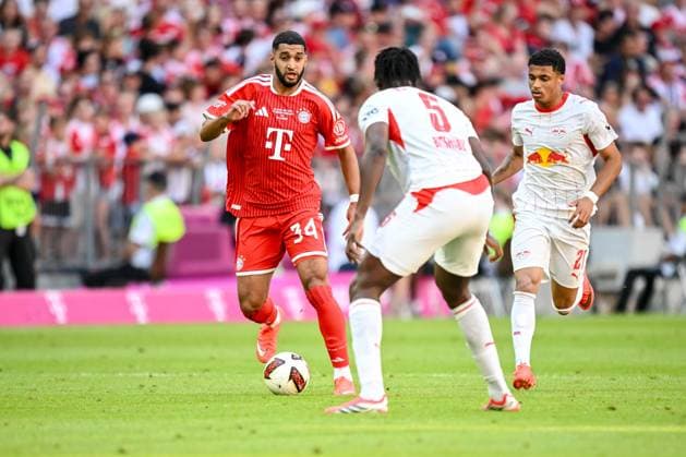 Ismael Saibari (FC Bayern Muenchen), El ChadaÃ¯lle Bitshiabu (RB Leipzig) and Ayodele Thomas (RB Leipzig) battle for the ball during the Telekom Cup match between FC Bayern Muenchen and RB Leipzig at Allianz Arena on August 15, 2026 in Munich, Germany. (Photo by Harry Langer DeFodi Images) - *** Ismael Saibari, FC Bayern Munich, El Chadaïlle Bitshiabu of RB Leipzig and Ayodele Thomas of RB Leipzig battle for the ball during the Telekom Cup match between FC Bayern Munich and RB Leipzig at Allianz Arena on August 15, 2026, in Munich, Germany. Photo by Harry Langer, DeFodi Images