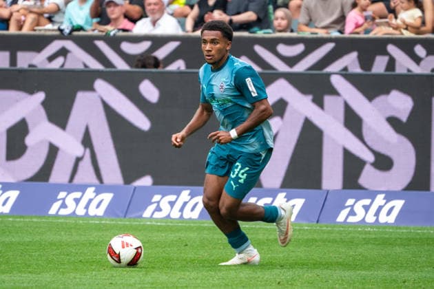 Deutschland: Freundschaftsspiel-Vorbereitung 2026 2027 - Mönchengladbach vs Aston Villa - Borussia-Park-Stadion (Mönchengladbach): am Ball Mathieu Nguefack (Borussia Mönchengladbach,14) Mönchengladbach Borussia-Park-Stadion Deutschland *** Germany Friendly Match 2026-2027 Preseason Mönchengladbach vs. Aston Villa Borussia Park Stadium Mönchengladbach in the Spotlight Mathieu Nguefack Borussia Mönchengladbach, 14 Mönchengladbach Borussia Park Stadium Germany Copyright: xOrhanxHabashx