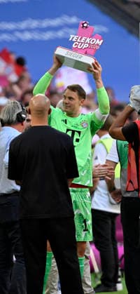nach Spielende: Torwart Manuel Neuer FC Bayern Muenchen FCB (01) mit der Trophaee Pokal Telekom Cup FC Bayern Muenchen FCB vs RB Leipzig RBL Telekom Cup 15.08.2026 DFL REGULATIONS PROHIBIT ANY USE OF PHOTOGRAPHS AS IMAGE SEQUENCES AND OR QUASI-VIDEO FC Bayern Muenchen FCB vs RB Leipzig RBL *** After the game, goalkeeper Manuel Neuer of FC Bayern Munich (FCB) 01 with the Telekom Cup trophy; FC Bayern Munich (FCB) vs. RB Leipzig (RBL), Telekom Cup, August 15, 2026. DFL regulations prohibit any use of photographs as image sequencesENCES AND OR QUASI-VIDEO CONTENT. FC Bayern Munich (FCB) vs. RB Leipzig (RBL)