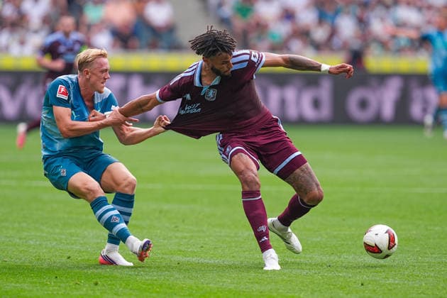 15.08.2026, xydrx, Herren, Fußball, Saisoneroeffnung, Borussia Mönchengladbach - Aston Villa, Saison 2026 2027, ista-Borussia-Park: Isac Lidberg (Borussia Moenchengladbach, 3) im Zweikampf gegen Tyrone Mings (Aston Villa, 5) DFB regulations prohibit any use of photographs as image sequences and or quasi-video. *** August 15, 2026, xydrx, Men s, Soccer, Season Opener, Borussia Mönchengladbach vs. Aston Villa, 2026–2027 Season, ista Borussia Park, Isac Lidberg (Borussia Mönchengladbach), No. 3 in a tackle against Tyrone Mings (Aston Villa), 5. DFB regulations prohibit any use of photographs as image sequences and or quasi-video. Copyright: HMBxMedia YannisxDreimann