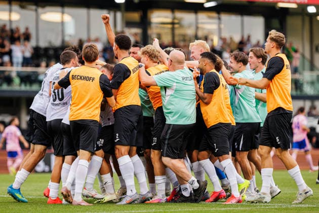 Die Mannschaft von SC Verl jubelt ueber das Tor zum 2:0 durch Andre Leipold (SC Verl, 20) GER, SC Verl vs. MSV Duisburg, Fussball, 3. Liga, 2. Spieltag, Spielzeit 2026 2027, 15.08.2026 DFL Regulations prohibit any use of photographers as image sequences and or quasi-video. GER, SC Verl vs. MSV Duisburg, Fussball, 3. Liga, 2. Spieltag, Spielzeit 2026 2027, 15.08.2026 Verl *** The SC Verl team celebrates Andre Leipold s goal to make it 2–0. SC Verl, 20 GER, SC Verl vs. MSV Duisburg, soccer, 3rd Division, Matchday 2, 2026–2027 season, August 15, 2026 DFL regulations prohibit any use of photographs as image sequences and or quasi-video GER, SC Verl vs. MSV Duisburg, soccer, 3rd Division, Matchday 2, 2026–2027 season, August 15, 2026, Verl Copyright: xEibner-Pressefoto JanxRollingerx EP_JSK