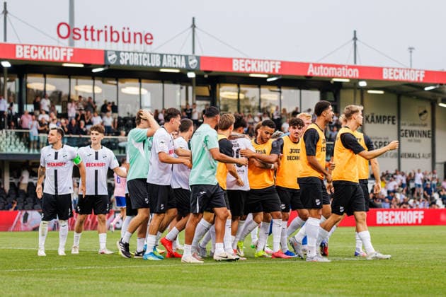 Die Mannschaft von SC Verl jubelt ueber das Tor zum 2:0 durch Andre Leipold (SC Verl, 20) GER, SC Verl vs. MSV Duisburg, Fussball, 3. Liga, 2. Spieltag, Spielzeit 2026 2027, 15.08.2026 DFL Regulations prohibit any use of photographers as image sequences and or quasi-video. GER, SC Verl vs. MSV Duisburg, Fussball, 3. Liga, 2. Spieltag, Spielzeit 2026 2027, 15.08.2026 Verl *** The SC Verl team celebrates Andre Leipold s goal to make it 2–0. SC Verl, 20 GER, SC Verl vs. MSV Duisburg, soccer, 3rd Division, Matchday 2, 2026–2027 season, August 15, 2026 DFL regulations prohibit any use of photographs as image sequences and or quasi-video GER, SC Verl vs. MSV Duisburg, soccer, 3rd Division, Matchday 2, 2026–2027 season, August 15, 2026, Verl Copyright: xEibner-Pressefoto JanxRollingerx EP_JSK