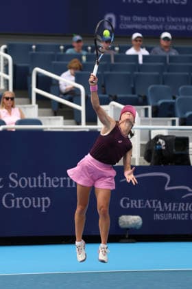 MASON, OHIO - AUGUST 15: Zeynep Sonmez of Turkey serves the ball during day five of the Cincinnati Open at the Lindner Family Tennis Center on August 15, 2026 in Mason, Ohio.  Copyright: xShainaxBenhiyoun SPPx Sportspressphoto_SPR207109