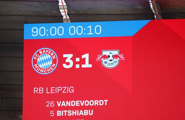 Fussball, Herren, Telekom Cup, Saison 2026 2027, FC Bayern München - RB Leipzig, Allianz Arena, Testspiel Endstand 3:1 an der Anzeigetafel *** Soccer, Men s, Telekom Cup, 2026–2027 Season, FC Bayern Munich vs. RB Leipzig, Allianz Arena, Friendly Match, Final Score 3–1 on the scoreboard