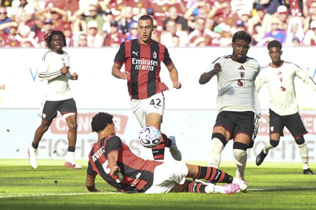 IPA87506727 - Koni De Winter (Milan) and Filippo Terracciano (Milan) during the friendly match between Manchester United, ManU and AC Milan at the Arena Tarczy?ski in Wroc?aw, Poland, on August 15, 2026  Copyright: xMichalxDubiel IPAxSportx xx 87506727