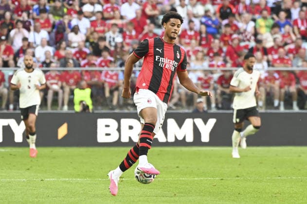 IPA87506729 - Koni De Winter (Milan) during the friendly match between Manchester United, ManU and AC Milan at the Arena Tarczy?ski in Wroc?aw, Poland, on August 15, 2026  Copyright: xMichalxDubiel IPAxSportx xx 87506729