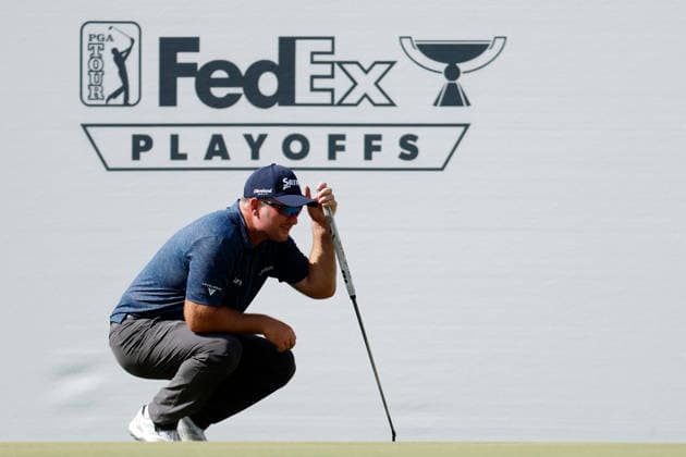 MEMPHIS, TN - AUGUST 15: Ryan Fox of New Zealand reads a putt on the No. 17 green during the third round of the FedEx St. Jude Championship, August 15, 2026, at TPC Southwind in Memphis, Tennessee. (Photo by Matthew Maxey Icon Sportswire) GOLF: AUG 15 PGA, Golf Herren FedEx St. Jude Championship EDITORIAL USE ONLY Icon260815001