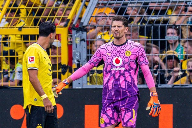 Testspiel, Bundesliga Serie A, Borussia Dortmund vs. AS Rom, 15.08.2026 im Signal Iduna Park Tor zum 0:2 durch Bryan Cristante Ramy Bensebaini Gregor Kobel *** Friendly Match, Bundesliga Serie A, Borussia Dortmund vs. AS Roma, August 15, 2026, at Signal Iduna Park; Goal to make it 0–2 by Bryan Cristante, Ramy Bensebaini, Gregor Kobel Copyright: xBahhoxKarax