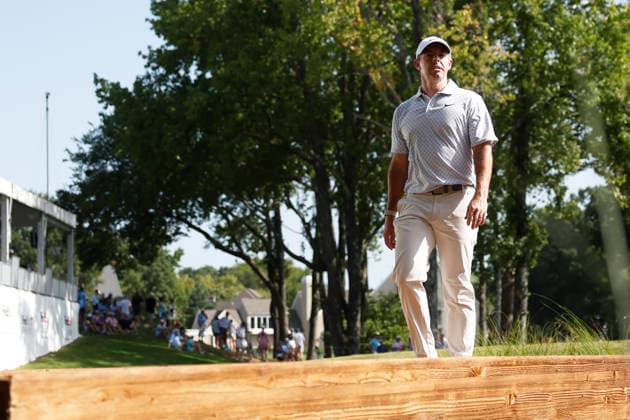 MEMPHIS, TN - AUGUST 15: Rory Mcllroy of Northern Ireland looks up as he walks across the bridge on No. 11 during the third round of the FedEx St. Jude Championship, August 15, 2026, at TPC Southwind in Memphis, Tennessee. (Photo by Matthew Maxey Icon Sportswire) GOLF: AUG 15 PGA, Golf Herren FedEx St. Jude Championship EDITORIAL USE ONLY Icon260815009
