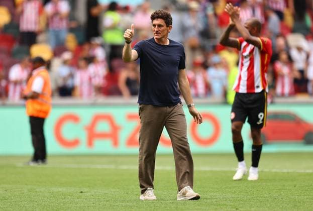 Keith Andrews head coach of Brentford acknowledges the fans Brentford v Eintracht Frankfurt, Pre Season Friendly, Football, Gtech Community Stadium, London, UK - 15 Aug 2026London Gtech Community Stadium United Kingdom EDITORIAL USE ONLY No use with unauthorised audio, video, data, fixture lists, club league logos or live services. Online in-match use limited to 120 images, no video emulation. No use in betting, games or single club league player publications.  Copyright: xMichaelxZemanek Shutterstockx 17070130av