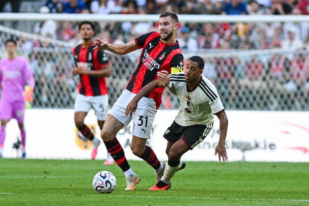 15.08.2026 Wroclaw, Poland. Manchester United, ManU take on AC Milan during the pre-season friendly match at Tarczynski Arena Wroclaw. --- Mecz towarzyski. Manchester United - AC Milan na Tarczynski Arena Wroclaw. Persons Shown: Youri Tielemans Strahinja Pavlovic Fot. Antoni Dec Arena Akcji NEWSPIX.PL --- newspix.pl 