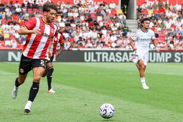 LONDON, ENGLAND - AUGUST 15: Aaron Hickey of Brentford controls the ball during the pre-season friendly match between Brentford and Eintracht Frankfurt at Gtech Community Stadium on August 15, 2026 in London, England.  Copyright: xSeanxChandlerx xSPPx Sportspressphoto_SPR207139