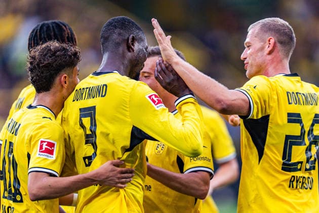 Testspiel, Bundesliga Serie A, Borussia Dortmund vs. AS Rom, 15.08.2026 im Signal Iduna Park Tor zum 2:2 durch Serhou Guirassy nach Vorlage von Julian Ryerson Samuele Inacio *** Friendly Match, Bundesliga Serie A, Borussia Dortmund vs. AS Roma, August 15, 2026, at Signal Iduna Park. Serhou Guirassy scores the 2-2 goal off an assist from Julian Ryerson and Samuele Inacio. Copyright: xBahhoxKarax