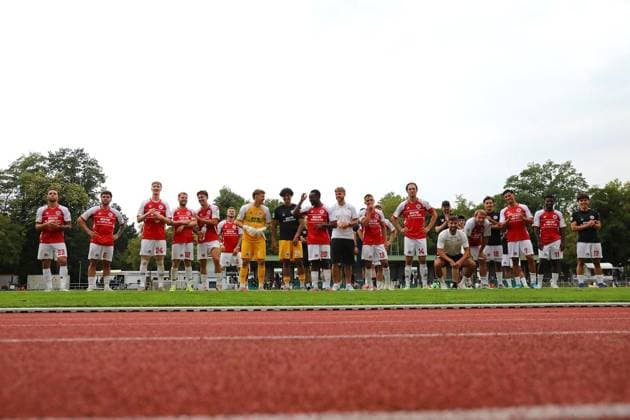 Regionalliga West: VfL Bochum II - Rot-Weiß Oberhausen ** NUR FÜR REDAKTIONELLE ZWECKE ** EDITORIAL USE ONLY **<p>Die RWO-Mannschaft feiert den Auswärtssieg vor der Gästetribüne. VfL Bochum II - RWO Ort: Bochum, Mondpalast-Arena Datum: 15.08.2026 Deutschland NRW Bochum Copyright: MichaxKorb *** Regionalliga West VfL Bochum II Rot Weiß Oberhausen ** FOR EDITORIAL USE ONLY ** EDITORIAL USE ONLY ** p The RWO team celebrates their away victory in front of the visitors stands VfL Bochum II RWO Location: Bochum, Mondpalast Arena Date: August 15, 2026 Germany, North Rhine-Westphalia, Bochum Copyright MichaxKorb Copyright: MichaxKorb doc8766xmzvpp41ex2otiqp ,EDITORIAL USE ONLY