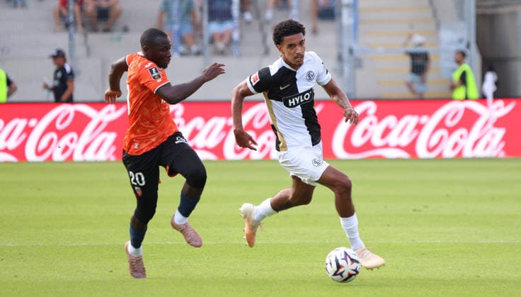 15.08.2026, Fussball, Herren, Testspiel, Saison 2026 2027, SV 07 Elversberg - FC Lorient, Dembo Sylla (FC Lorient) Francis Onyeka (SV 07 Elversberg) Elversberg Ursapharm-Arena an der Kaiserlinde Saarland Deutschland (DEU) *** August 15, 2026, Soccer, Men s, Friendly, 2026–2027 Season, SV 07 Elversberg vs. FC Lorient, Dembo Sylla (FC Lorient) vs. Francis Onyeka (SV 07 Elversberg), Ursapharm Arena in Elversberg, Saarland, Germany (DEU) Copyright: xFabianxKleerx