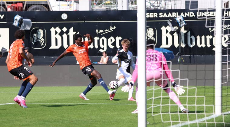 15.08.2026, Fussball, Herren, Testspiel, Saison 2026 2027, SV 07 Elversberg - FC Lorient, Nathaniel Adjei (FC Lorient) Cole Campbell (SV 07 Elversberg) Yvon Mvogo (FC Lorient) Elversberg Ursapharm-Arena an der Kaiserlinde Saarland Deutschland (DEU) *** August 15, 2026, Soccer, Men s, Friendly Match, 2026–2027 Season, SV 07 Elversberg vs. FC Lorient, Nathaniel Adjei (FC Lorient), Cole Campbell (SV 07 Elversberg), Yvon Mvogo (FC Lorient), Elversberg Ursapharm Arena an der Kaiserlinde, Saarland, Germany, DEU Copyright: xFabianxKleerx