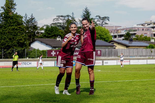 Switzerland: AXA Womens Super League 2026 27, Servette FC Chenois Feminin vs FC Aarau Frauen - Stade des Trois-Chene, Chene-Bourg: Magdalena Sobal (Servette FC Chenois Feminin) celebrating with team after scoring teams second goal Chene-Bourg Geneva, Switzerland, August 15th Geneva Switzerland *** Switzerland AXA Women s Super League 2026–27, Servette FC Chenois Feminin vs. FC Aarau Women, Stade des Trois Chênes, Chêne-Bourg. Magdalena Sobal of Servette FC Chenois Feminin celebrates with her teammates after scoring the team s second goal at Chêne-Bourg, Geneva, Switzerland, August 15, Geneva, Switzerland Copyright: xPriscilaxBütlerx