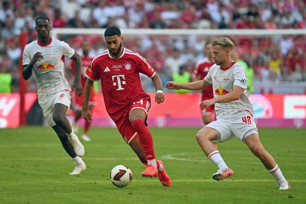 Ismael SAIBARI (Bayern Muenchen), Aktion,Zweikampf gegen Arthur VERMEEREN (L). Fussball Telekom Cup FC Bayern Muenchen - RB Leipzig 3-1 am 15.08.2025 , A L L I A N Z A R E N A. *** Ismael SAIBARI, Bayern Munich, Action, Tackle against Arthur VERMEEREN, Soccer, Telekom Cup, FC Bayern Munich vs. RB Leipzig 3–1 on August 15, 2025, ALLIANZ ARENA