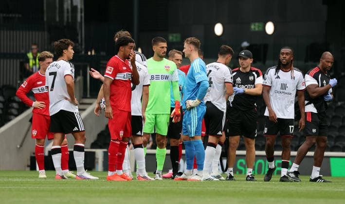 15.08.26 Fulham FC - VfB Stuttgart England, London, 15.08.2026, Fussball, Bundesliga, Saison 2026 2027, Testspiel, Fulham FC - VfB Stuttgart: v.l. Fabian Bredlow (VfB Stuttgart), Bernd Leno (FC Fulham). *** August 15, 2026 Fulham FC vs. VfB Stuttgart England, London, August 15, 2026, Soccer, Bundesliga, 2026–2027 season, Friendly match, Fulham FC vs. VfB Stuttgart, Fabian Bredlow (VfB Stuttgart), Bernd Leno (Fulham FC)