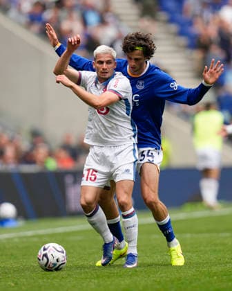 Everton v LOSC, Pre-Season Friendly Merlin Rohl of Everton competes for the ball with Romain Perraud of Lille OSC during the Everton v LOSC Pre-Season Friendly match at the Hill Dickinson Stadium, Liverpool, England on 15 August 2026 Credit: Steve Flynn Every Second Media Editorial use only. All images are copyright Every Second Media Limited. No images may be reproduced without prior permission. Copyright: xIMAGO EveryxSecondxMediax ESM-2091-0046 StevexFlynnx xEveryxSecondxMediax