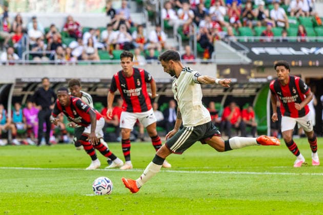 Manchester United, ManU v AC Milan Friendly Mach Bruno Fernandes during a friendly match between Manchester United and AC Milan in Wroclaw,Poland on August 15, 2026 Wroclaw Poland  Copyright: xAndrzejxIwanczukx originalFilename:iwanczuk-manchest260815_nporV.jpg