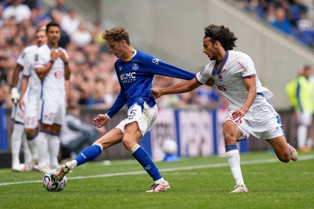 Everton v LOSC, Pre-Season Friendly Ayyoub Bouaddi of Lille OSC competes for the ball with Jake O Brien of Everton during the Everton v LOSC Pre-Season Friendly match at the Hill Dickinson Stadium, Liverpool, England on 15 August 2026 Credit: Steve Flynn Every Second Media Editorial use only. All images are copyright Every Second Media Limited. No images may be reproduced without prior permission. Copyright: xIMAGO EveryxSecondxMediax ESM-2091-0052 StevexFlynnx xEveryxSecondxMediax