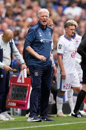 Everton v LOSC, Pre-Season Friendly David Moyes, manager of Everton shouts instructions during the Everton v LOSC Pre-Season Friendly match at the Hill Dickinson Stadium, Liverpool, England on 15 August 2026 Credit: Steve Flynn Every Second Media Editorial use only. All images are copyright Every Second Media Limited. No images may be reproduced without prior permission. Copyright: xIMAGO EveryxSecondxMediax ESM-2091-0053 StevexFlynnx xEveryxSecondxMediax