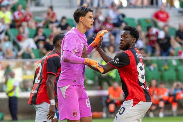 Manchester United, ManU v AC Milan Friendly Mach Lorenzo Torriani, Yunus Musah during a friendly match between Manchester United and AC Milan in Wroclaw,Poland on August 15, 2026 Wroclaw Poland  Copyright: xAndrzejxIwanczukx originalFilename:iwanczuk-manchest260815_npCDz.jpg