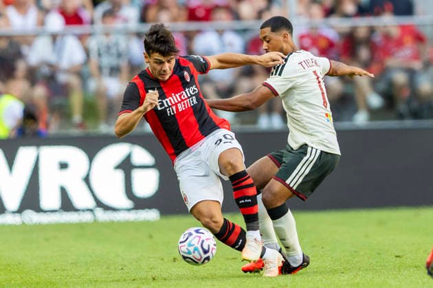 Manchester United, ManU v AC Milan Friendly Mach Ardon Jashari, Youri Tielemans during a friendly match between Manchester United and AC Milan in Wroclaw,Poland on August 15, 2026 Wroclaw Poland  Copyright: xAndrzejxIwanczukx originalFilename:iwanczuk-manchest260815_npGRK.jpg