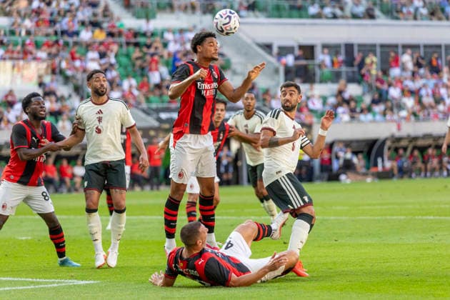 Manchester United, ManU v AC Milan Friendly Mach Koni De Winter, Bruno Fernandes during a friendly match between Manchester United and AC Milan in Wroclaw,Poland on August 15, 2026 Wroclaw Poland  Copyright: xAndrzejxIwanczukx originalFilename:iwanczuk-manchest260815_npms3.jpg