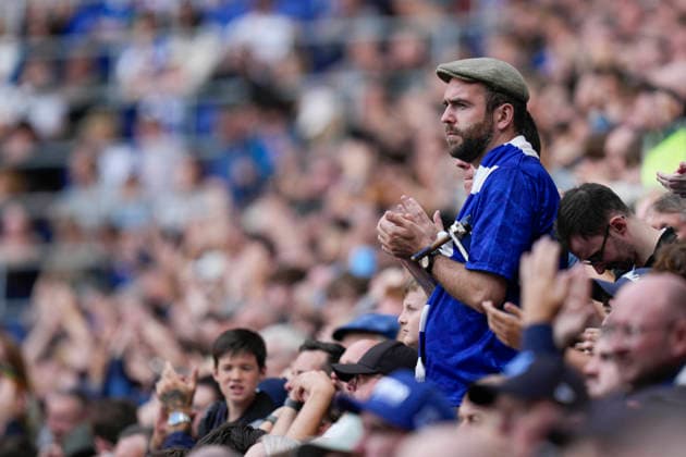 Everton v LOSC, Pre-Season Friendly A Everton fan watches the game during the Everton v LOSC Pre-Season Friendly match at the Hill Dickinson Stadium, Liverpool, England on 15 August 2026 Credit: Steve Flynn Every Second Media Editorial use only. All images are copyright Every Second Media Limited. No images may be reproduced without prior permission. Copyright: xIMAGO EveryxSecondxMediax ESM-2091-0065 StevexFlynnx xEveryxSecondxMediax