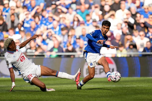 Everton v LOSC, Pre-Season Friendly Adam Aznou of Everton crosses the ball during the Everton v LOSC Pre-Season Friendly match at the Hill Dickinson Stadium, Liverpool, England on 15 August 2026 Credit: Steve Flynn Every Second Media Editorial use only. All images are copyright Every Second Media Limited. No images may be reproduced without prior permission. Copyright: xIMAGO EveryxSecondxMediax ESM-2091-0068 StevexFlynnx xEveryxSecondxMediax