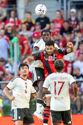 Manchester United, ManU v AC Milan Friendly Mach Harry Maguire during a friendly match between Manchester United and AC Milan in Wroclaw,Poland on August 15, 2026 Wroclaw Poland  Copyright: xAndrzejxIwanczukx originalFilename:iwanczuk-manchest260815_npUvO.jpg