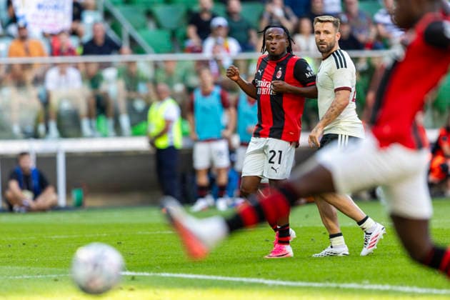 Manchester United, ManU v AC Milan Friendly Mach Samuel Chukwueze, Luke Shaw during a friendly match between Manchester United and AC Milan in Wroclaw,Poland on August 15, 2026 Wroclaw Poland  Copyright: xAndrzejxIwanczukx originalFilename:iwanczuk-manchest260815_np3Bf.jpg