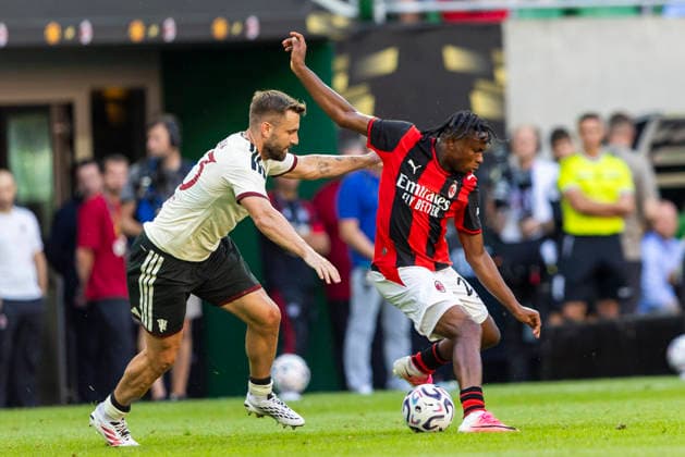 Manchester United, ManU v AC Milan Friendly Mach Luke Shaw, Samuel Chukwueze during a friendly match between Manchester United and AC Milan in Wroclaw,Poland on August 15, 2026 Wroclaw Poland  Copyright: xAndrzejxIwanczukx originalFilename:iwanczuk-manchest260815_npDz1.jpg