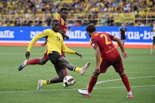 Serhou Guirassy (Borussia Dortmund), Devyne Rensch (AS Rom), v.li. 15.08.2026, Fussball, Saison 2026 2027, Saisoneröffnung, Testspiel, Borussia Dortmund - AS Rom Dortmund Signal Iduna Park Nordrhein Westfalen Deutschland *** Serhou Guirassy (Borussia Dortmund), Devyne Rensch (AS Roma), from left, August 15, 2026, soccer, 2026–2027 season, season opener, friendly match, Borussia Dortmund vs. AS Roma, Dortmund, Signal Iduna Park, North Rhine-Westphalia, Germany Team2