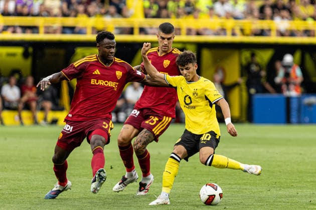 Testspiel, BVB-Saisoneröffnung 2026 27: Borussia Dortmund - AS Roma; 15.08.2026 Samuele Inacio (Borussia Dortmund, 40), Evan Ndicka (AS Roma, 5), Gianluca Mancini (AS Roma, 23) Testspiel, BVB-Saisoneröffnung 2026 27: Borussia Dortmund - AS Roma; Signal Iduna Park, Dortmund; 15.08.2026 *** Friendly Match, BVB 2026–27 Season Opener: Borussia Dortmund vs. AS Roma, August 15, 2026; Samuele Inacio (Borussia Dortmund, 40), Evan Ndicka (AS Roma, 5), Gianluca Mancini (AS Roma, 23); Friendly Match, BVB 2026-27 Season Opener: Borussia Dortmund vs. AS Roma, Signal Iduna Park, Dortmund, August 15, 2026 Copyright: xBEAUTIFULxSPORTS Buriakovx