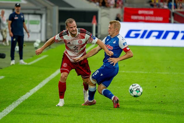 15.08.2026, xkkux, Fußball, Fortuna Düsseldorf - TSG 1899 Hoffenheim II, 3.Liga, MERKUR SPIEL-ARENA, 2. Spieltag, Saison 2026 2027: Eric Hottmann (Fortuna Düsseldorf 09) im Zweikampf gegen Valentin Lässig (TSG Hoffenheim II 06) DFB regulations prohibit any use of photographs as image sequences and or quasi-video. Nordrhein-Westfalen Deutschland *** August 15, 2026, xkkux, Soccer, Fortuna Düsseldorf vs. TSG 1899 Hoffenheim II, 3. Liga, MERKUR SPIEL ARENA, Matchday 2, 2026–2027 Season Eric Hottmann of Fortuna Düsseldorf 09 in a tackle against Valentin Lässig of TSG Hoffenheim II 06 DFB regulations prohibit any use of photographs as image sequences and or quasi-video North Rhine-Westphalia, Germany