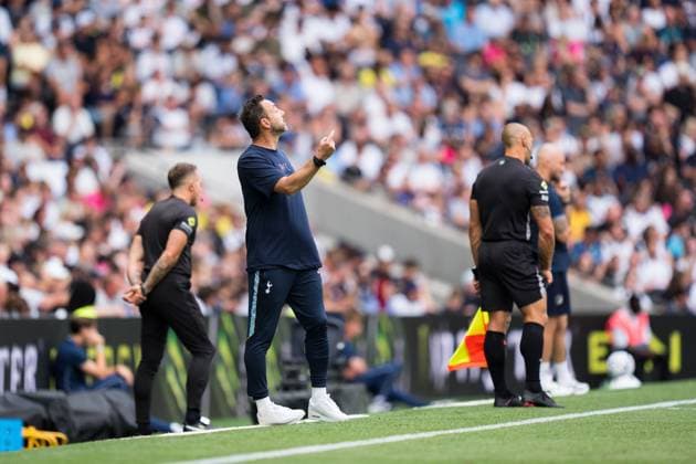 Manager Roberto De Zerbi gives instructions Tottenham Hotspur vs Hoffenheim, Club Friendlies, Tottenham Hotspur Stadium, London, UK - 15 Aug 2026London Tottenham Hotspur Stadium United Kingdom  Copyright: xWiredxPhotos Shutterstockx 17084203cy