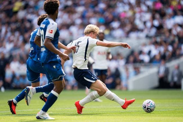 Lucas Bergvall of Tottenham Hotspur takes a shot Tottenham Hotspur vs Hoffenheim, Club Friendlies, Tottenham Hotspur Stadium, London, UK - 15 Aug 2026London Tottenham Hotspur Stadium United Kingdom  Copyright: xWiredxPhotos Shutterstockx 17084203cx