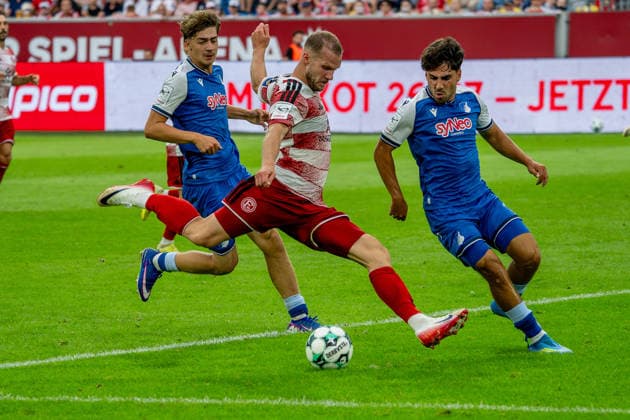 15.08.2026, xkkux, Fußball, Fortuna Düsseldorf - TSG 1899 Hoffenheim II, 3.Liga, MERKUR SPIEL-ARENA, 2. Spieltag, Saison 2026 2027: Eric Hottmann (Fortuna Düsseldorf 09) im Zweikampf gegen Yasin Zor (TSG Hoffenheim II 10) Maximilian Raphael Theuer (TSG Hoffenheim II 47) DFB regulations prohibit any use of photographs as image sequences and or quasi-video. Nordrhein-Westfalen Deutschland *** August 15, 2026, xkkux, Soccer, Fortuna Düsseldorf vs. TSG 1899 Hoffenheim II, 3. Liga, MERKUR SPIEL ARENA, Matchday 2, 2026–2027 Season Eric Hottmann of Fortuna Düsseldorf 09 in a tackle against Yasin Zor of TSG Hoffenheim II 10 Maximilian Raphael Theuer of TSG Hoffenheim II 47 DFB regulations prohibit any use of photographs as image sequences and or quasi-video North Rhine-Westphalia, Germany