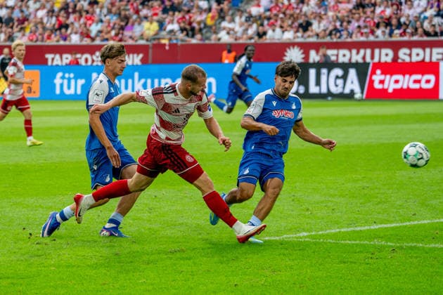 15.08.2026, xkkux, Fußball, Fortuna Düsseldorf - TSG 1899 Hoffenheim II, 3.Liga, MERKUR SPIEL-ARENA, 2. Spieltag, Saison 2026 2027: Eric Hottmann (Fortuna Düsseldorf 09) im Zweikampf gegen Yasin Zor (TSG Hoffenheim II 10) DFB regulations prohibit any use of photographs as image sequences and or quasi-video. Nordrhein-Westfalen Deutschland *** August 15, 2026, xkkux, Soccer, Fortuna Düsseldorf vs. TSG 1899 Hoffenheim II, 3. Liga, MERKUR SPIEL ARENA, Matchday 2, 2026–2027 Season: Eric Hottmann of Fortuna Düsseldorf 09 in a tackle against Yasin Zor of TSG Hoffenheim II 10. DFB regulations prohibit any use of photographs as image sequences and or quasi-video. North Rhine-Westphalia, Germany