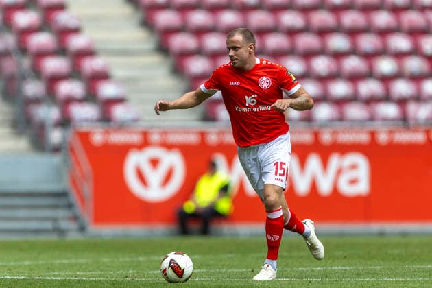 GER, Mainz, Fussball, Testspiel, FSV Mainz 05 vs. AFC Bournemouth im Bild v.l.: Lennard Maloney (FSV Mainz 05 15), Aktion mit Ball 15.08.2026, MEWA-Arena Mainz DFL DFB REGULATIONS PROHIBIT ANY USE OF PHOTOGRAPHS AS IMAGE SEQUENCES AND OR QUASI-VIDEO, *** GER, Mainz, Soccer, Friendly Match, FSV Mainz 05 vs. AFC Bournemouth (pictured, from left: Lennard Maloney, FSV Mainz 05 15), in action with the ball, August 15, 2026, MEWA Arena Mainz DFL DFB REGULATIONS PROHIBIT ANY USE OF PHOTOGRAPHS AS IMAGE SEQUENCES AND OR QUASI-VIDEO, Copyright: HMBxMedia PaulxFritz