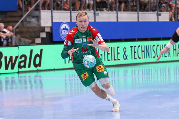 15.08.2026, xgox, Handball - Wartburg Cup SC Magdeburg - ThSV Eisenach emspor, v.l. Gisli Thorgeir Kristjansson (Magdeburg, 10) am Ball, plays the ball Eisenach *** August 15, 2026, xgox, Handball: Wartburg Cup, SC Magdeburg vs. ThSV Eisenach, emspor; from left: Gisli, Thorgeir, Kristjansson (Magdeburg); 10 has the ball; plays the ball (Eisenach)
