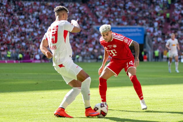 Benjamin Henrichs 39 (RB Leipzig) im Zweikampf mit Luis Diaz 14 (FC Bayern Muenchen) , FC Bayern Muenchen - RB Leipzig, Fussball, Telekom Cup, Freundschaftsspiel, 15.08.2026 DFB regulations prohibit any use of photographs as image sequences and or quasi-video Muenchen Bayern Deutschland *** Benjamin Henrichs (39, RB Leipzig) in a tackle with Luis Diaz (14, FC Bayern Munich), FC Bayern Munich vs. RB Leipzig, soccer, Telekom Cup, friendly match, August 15, 2026. DFB regulations prohibit any use of photographs as image sequences and or quasi-video. Munich, Bayern, Germany Copyright: xkolbert-press UlrichxGamelx