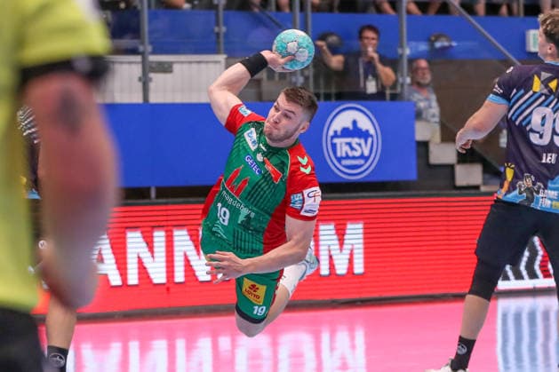 15.08.2026, xgox, Handball - Wartburg Cup SC Magdeburg - ThSV Eisenach emspor, v.l. Elvar Oern Jonsson (Magdeburg, 19) wirft Tor, Torschuetze, erzielt Tor, Treffer, scores the goal Eisenach *** August 15, 2026, xgox, Handball Wartburg Cup: SC Magdeburg vs. ThSV Eisenach, emspor; from left: Elvar Oern Jonsson (Magdeburg); 19 shots on goal; goal scorers; scores a goal; goal; scores the goal (Eisenach)