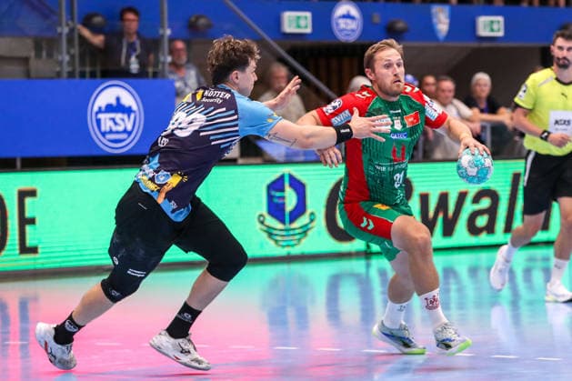 15.08.2026, xgox, Handball - Wartburg Cup SC Magdeburg - ThSV Eisenach emspor, v.l. Tillman Leu (Eisenach, 99), Albin Lagergren (Magdeburg, 21) Zweikampf, Duell, Kampf, tackle Eisenach *** August 15, 2026, xgox, Handball Wartburg Cup: SC Magdeburg vs. ThSV Eisenach, emspor, from left: Tillman Leu (Eisenach), 99, Albin Lagergren (Magdeburg), 21; duel, battle, tackle, Eisenach