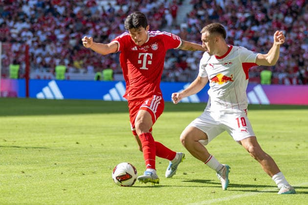 Minjae Kim 3 (FC Bayern Muenchen) im Zweikampf mit Brajan Gruda 10 (RB Leipzig), FC Bayern Muenchen - RB Leipzig, Fussball, Telekom Cup, Freundschaftsspiel, 15.08.2026 DFB regulations prohibit any use of photographs as image sequences and or quasi-video Muenchen Bayern Deutschland *** Minjae Kim 3 (FC Bayern Munich) in a tackle with Brajan Gruda 10 (RB Leipzig), FC Bayern Munich, RB Leipzig, soccer, Telekom Cup, friendly match, August 15, 2026. DFB regulations prohibit any use of photographs as image sequences and or quasi-video. Munich, Bayern, Germany Copyright: xkolbert-press UlrichxGamelx