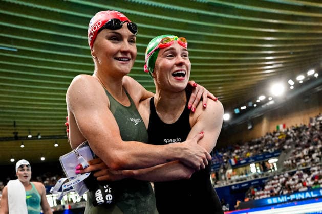 2026 European Aquatics Championships, Olympic Aquatic Center, Paris, France 15 8 2026 Women™s 200m Individual Medley Final Ireland™s Ellen Walshe celebrates with Abbie Wood of Great Britain after the race Ellen Walshe celebrates with Abbie Wood of Great Britain after the race 15 8 2026  Copyright: xx 20260815_MasA_AM53067