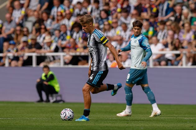 Newcastle United v Bayer 04 Leverkusen, Pre-Season Friendly Sean Steur of Newcastle United controls play during the Newcastle United v Bayer 04 Leverkusen at St. James Park, Newcastle Upon Tyne, England on 15 August 2026 Credit: Craig Cowan Every Second Media Editorial use only. All images are copyright Every Second Media Limited. No images may be reproduced without prior permission. Copyright: xIMAGO EveryxSecondxMediax ESM-2094-0113 CraigxCowanx xEveryxSecondxMediax